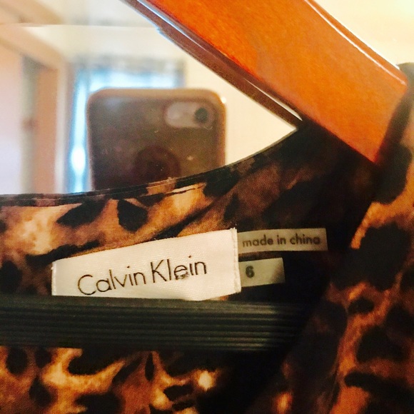 Calvin Klein size 6 leopard dress, very flattering - Picture 3 of 3